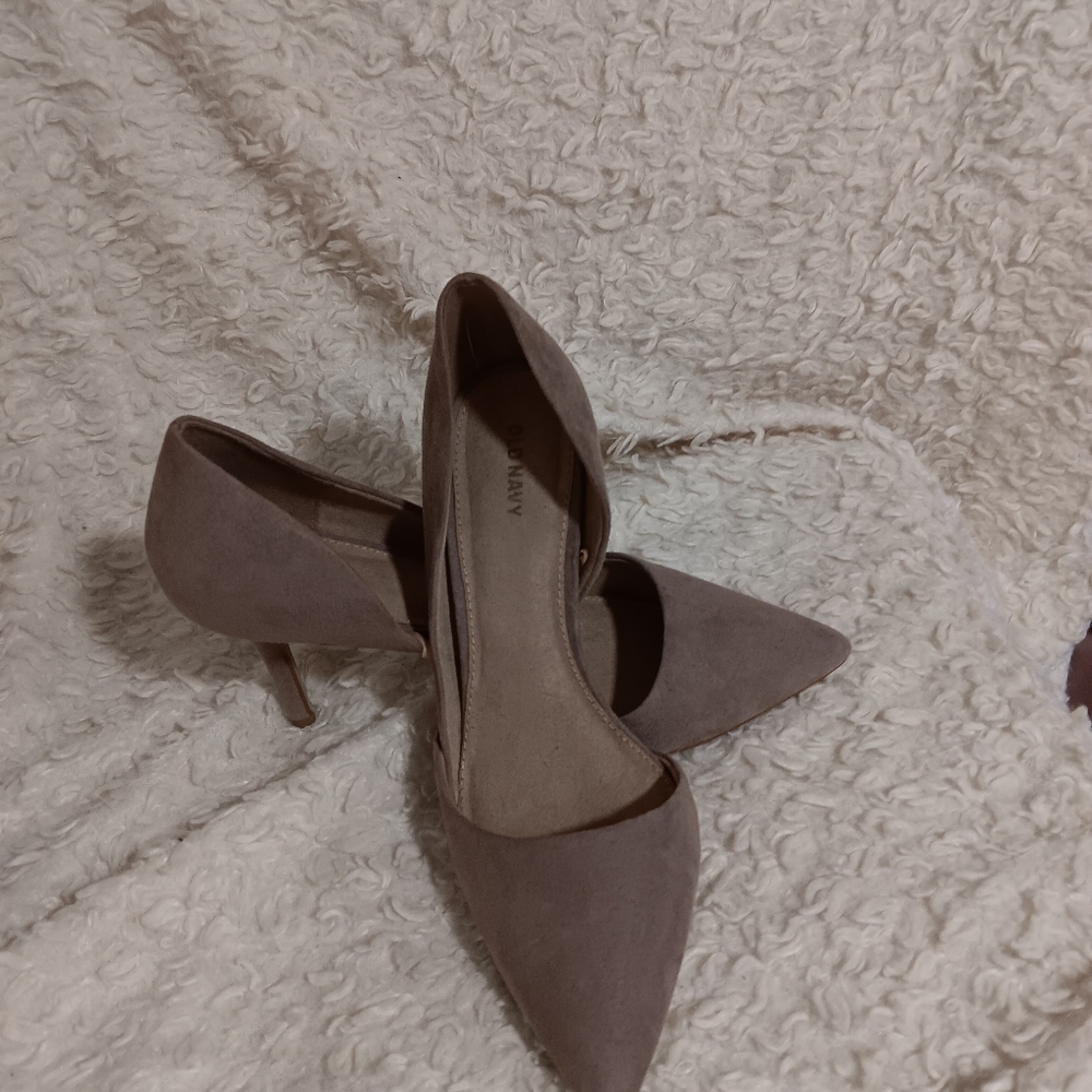 Pump heels
